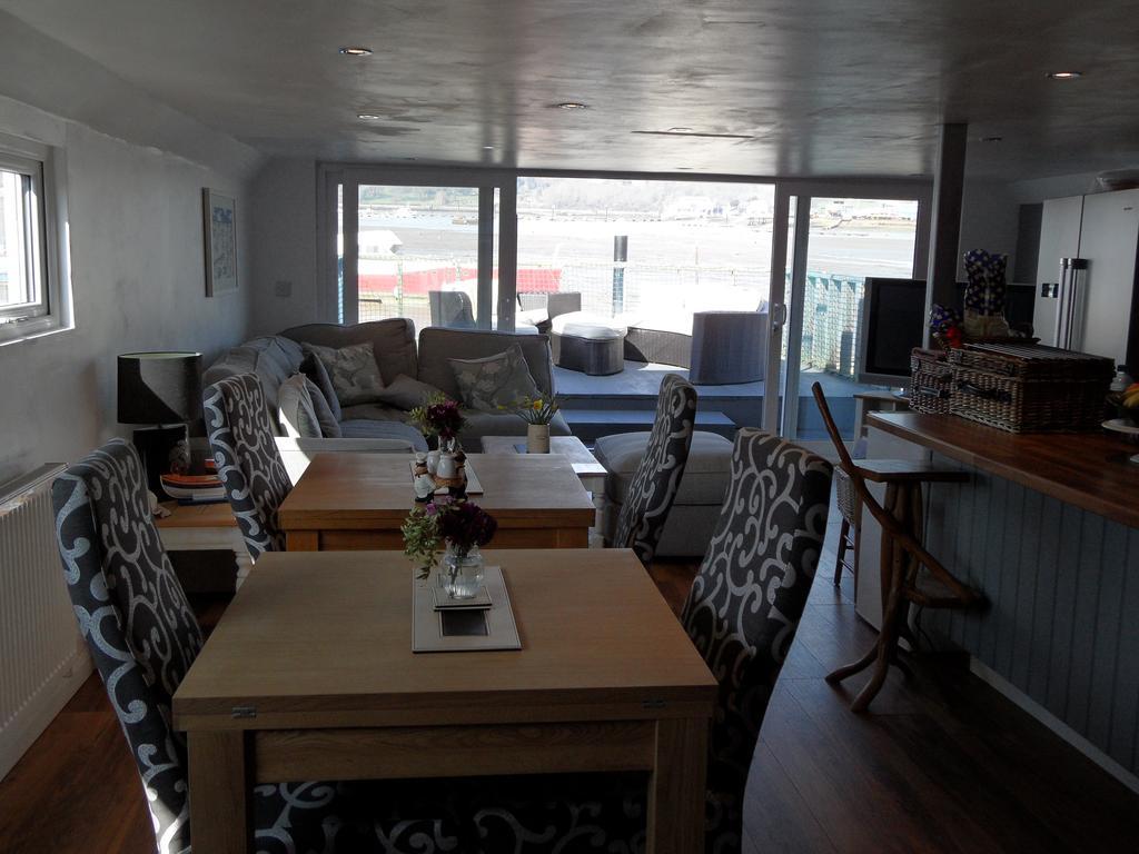 Bed and Breakfast Houseboat Harbourside View Newport  Exterior foto