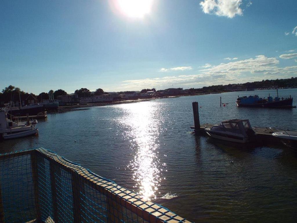 Bed and Breakfast Houseboat Harbourside View Newport  Exterior foto